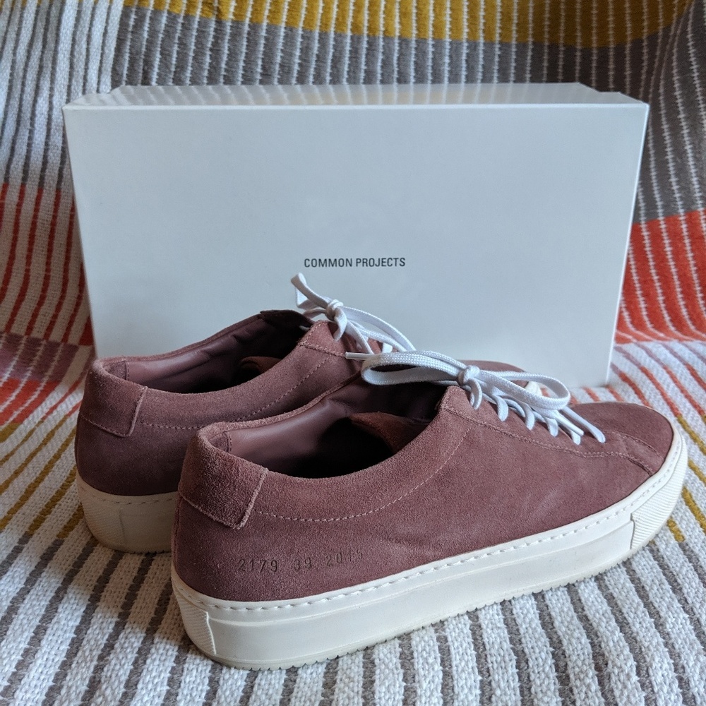 Common Projects EU 39 Blush Suede Sneakers